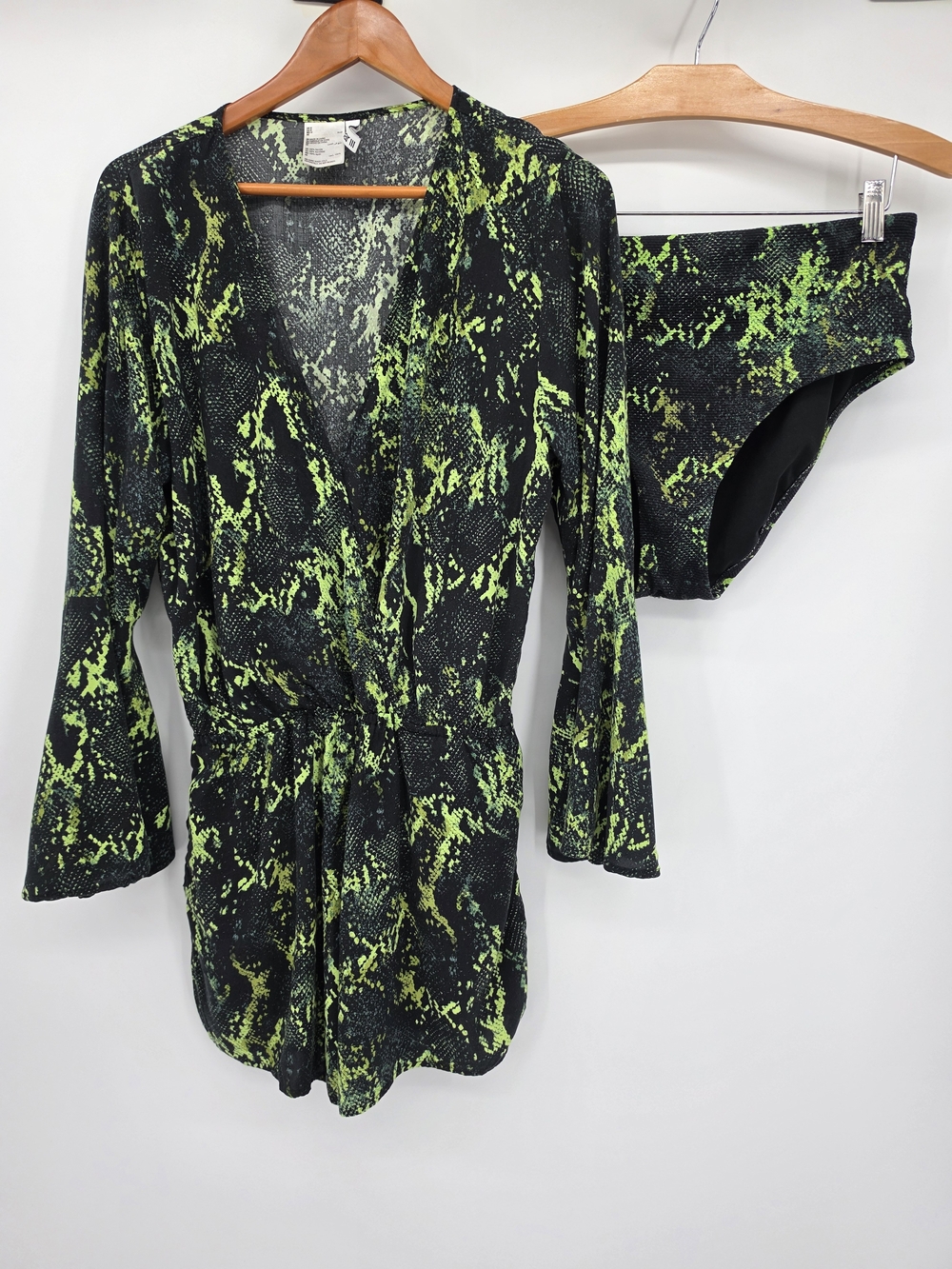 Bar III Neon Green & Black Snake Print Two-Piece Swim Set Size Medium
